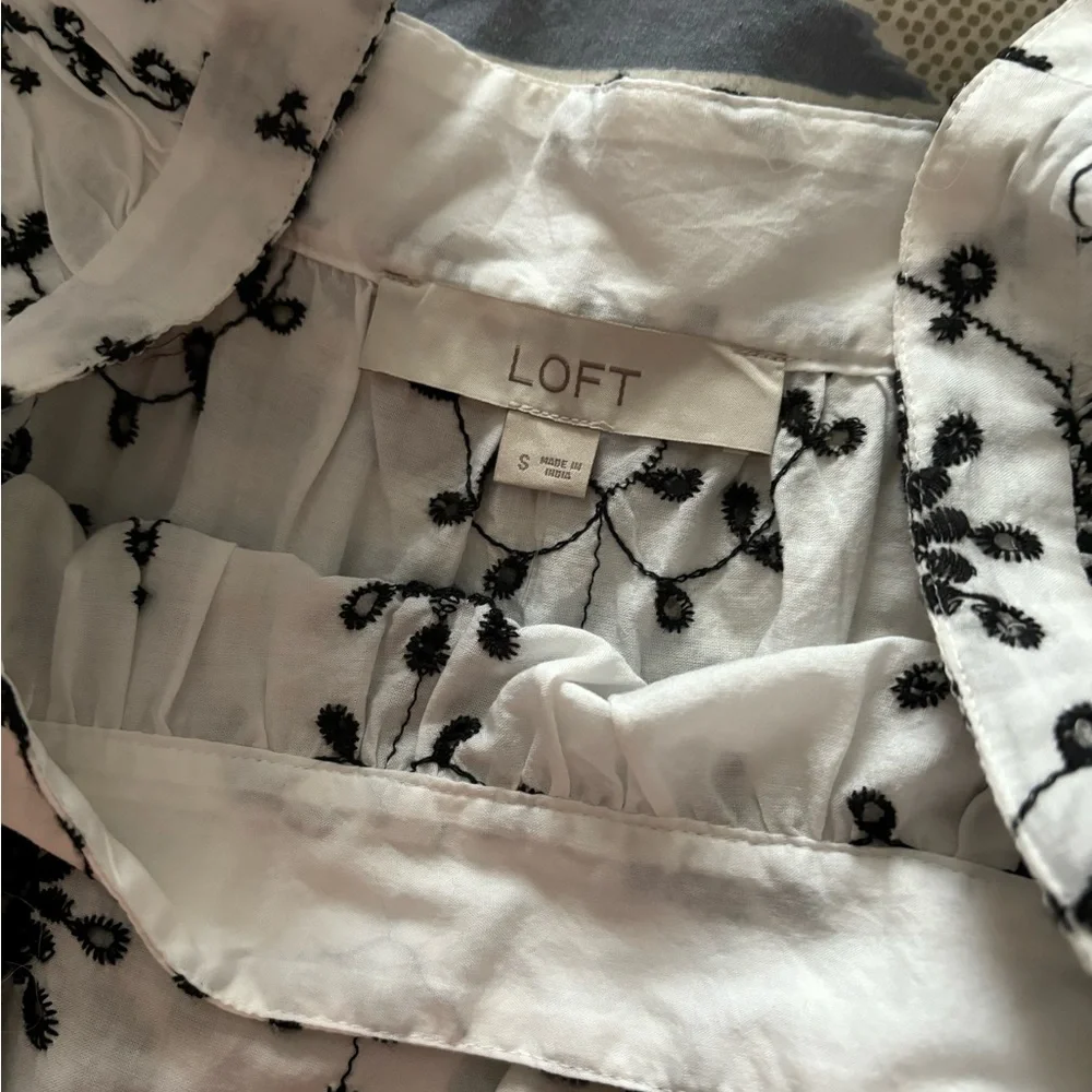 Embroidered Top - Picture 3 of 4